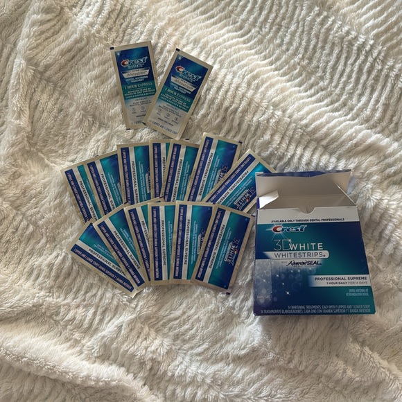 CREST 3D WHITE STRIPS PROFESSIONAL GRADE - Picture 2 of 3